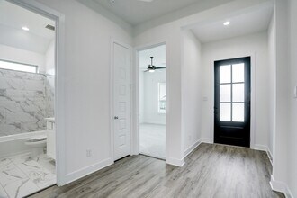 Building Photo - 3003 Lago Costa Dr