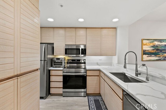 Building Photo - 2243 Martin