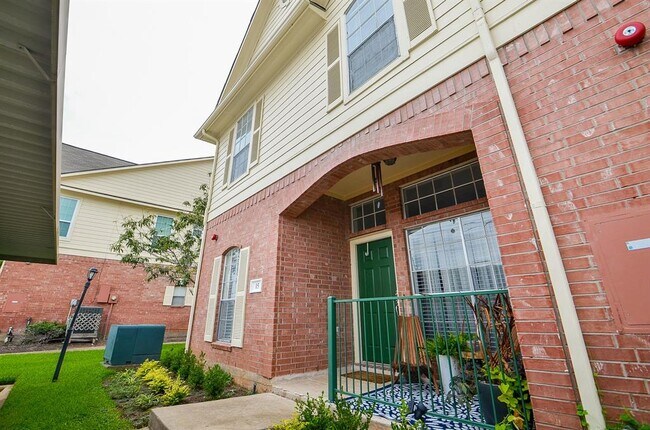 Foto del edificio - 2710 Grants Lake Blvd