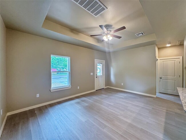 Building Photo - 412 N Bickford Ave