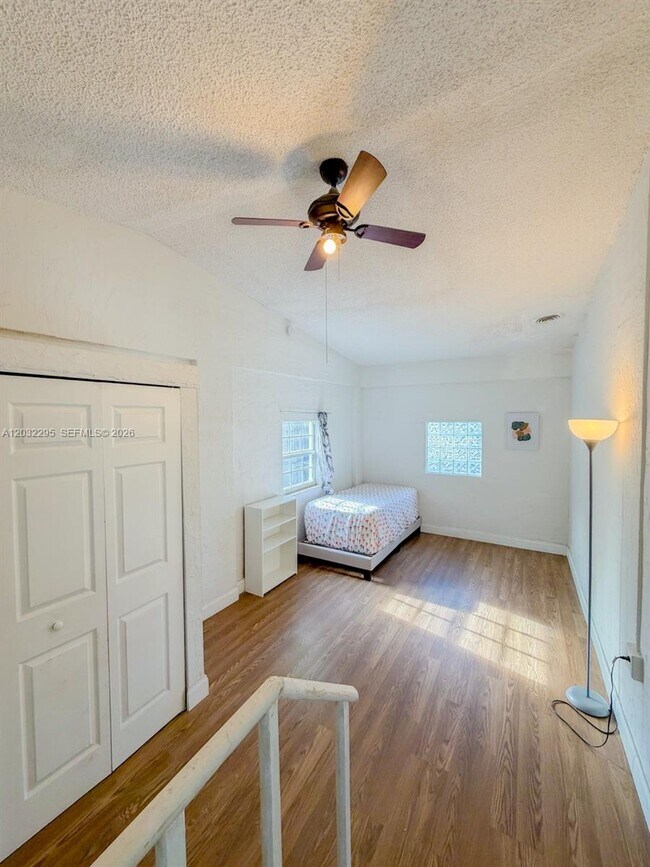 Foto del edificio - 2740 Dewey St