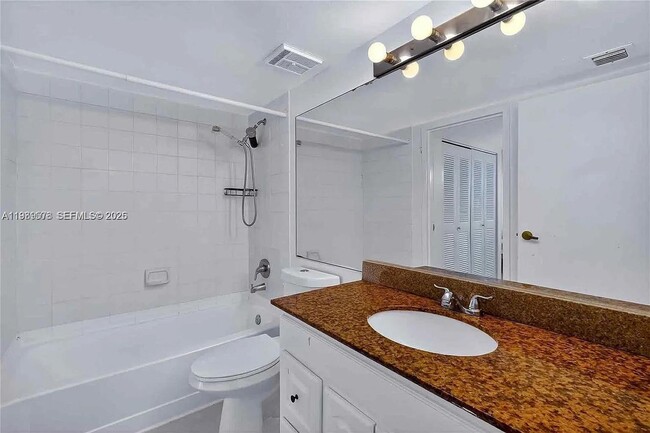 Building Photo - 7601 E Treasure Dr