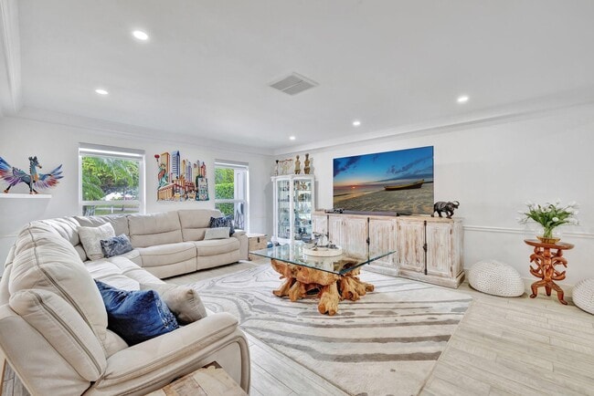 Building Photo - 9010 S Lake Dasha Dr