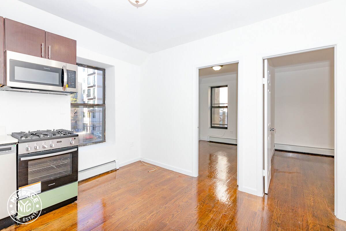 Foto principal - 879 Dekalb Ave