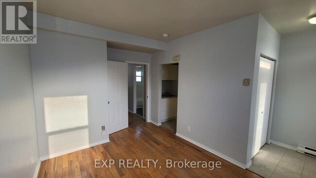 Building Photo - 185 Dalhousie St