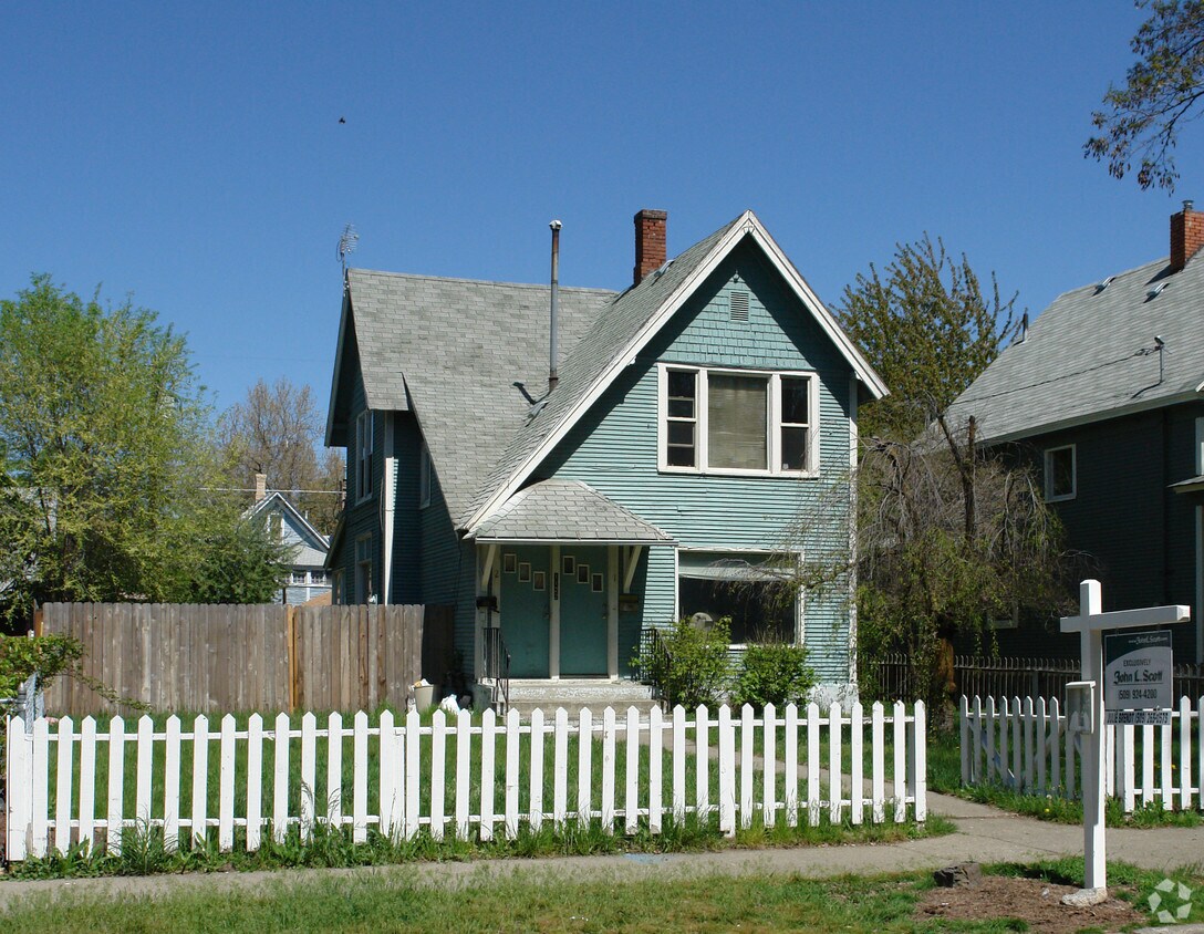 Primary Photo - 1122 W Augusta Ave