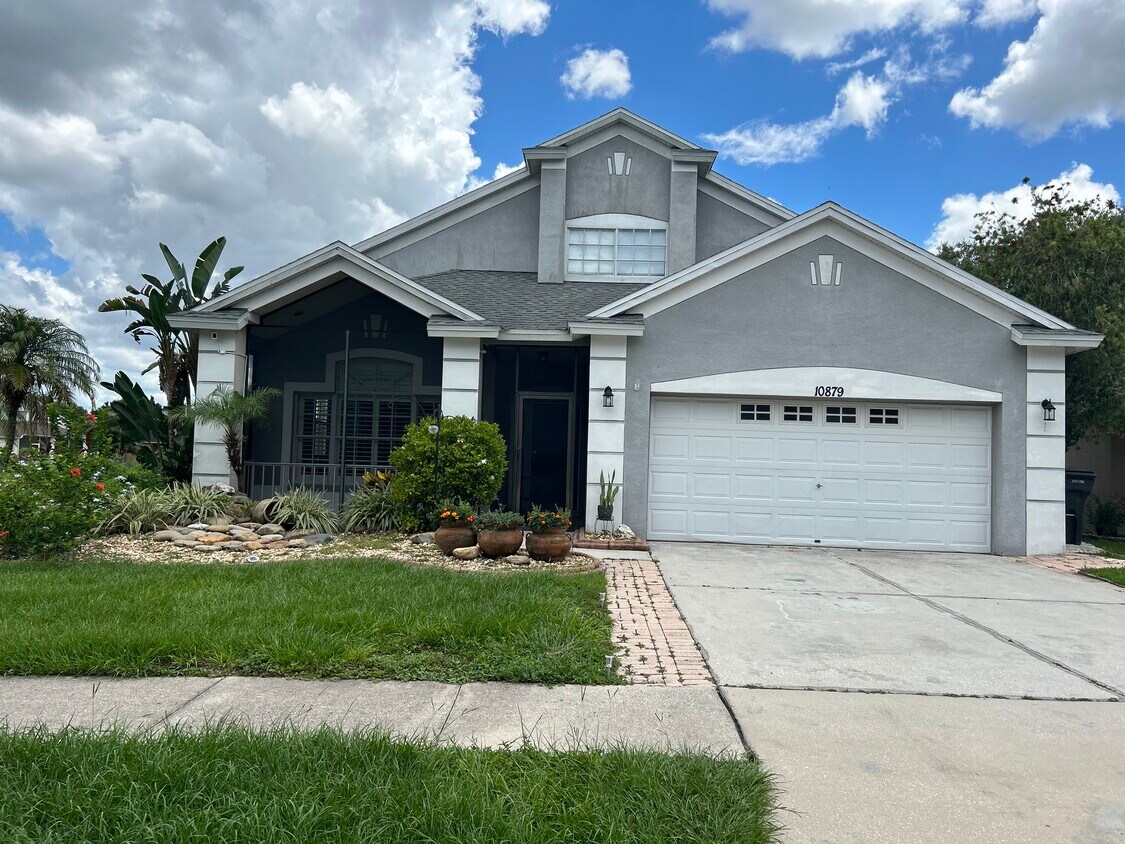 Foto principal - 10879 Newbridge Dr