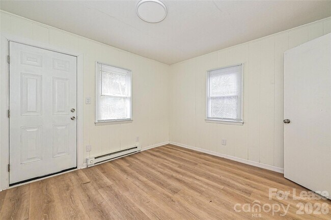 Foto del edificio - 300 E Hudson St