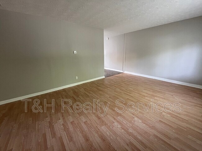 Building Photo - 4255 Dubarry Rd