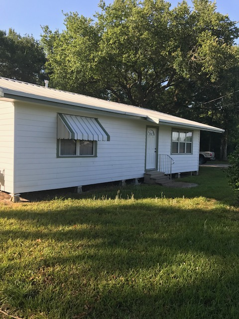 Building Photo - Two Bedroom, One Bathroom.