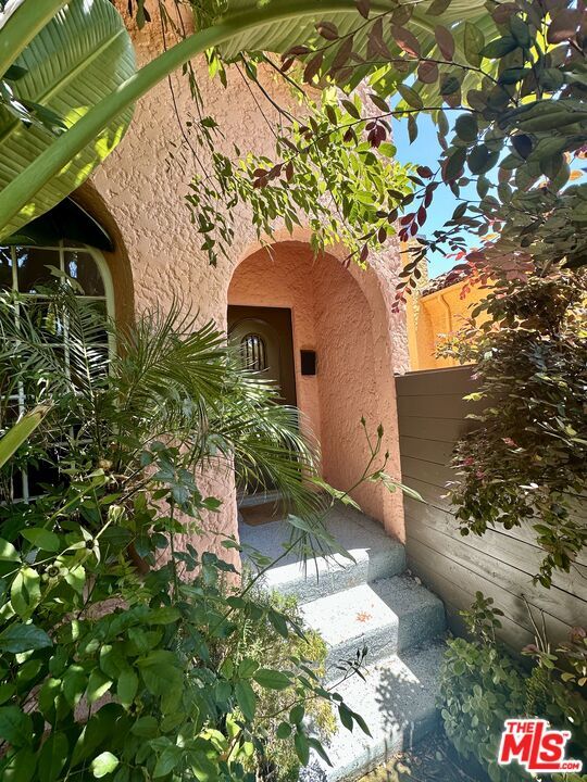 Foto del edificio - 930 N Harper Ave