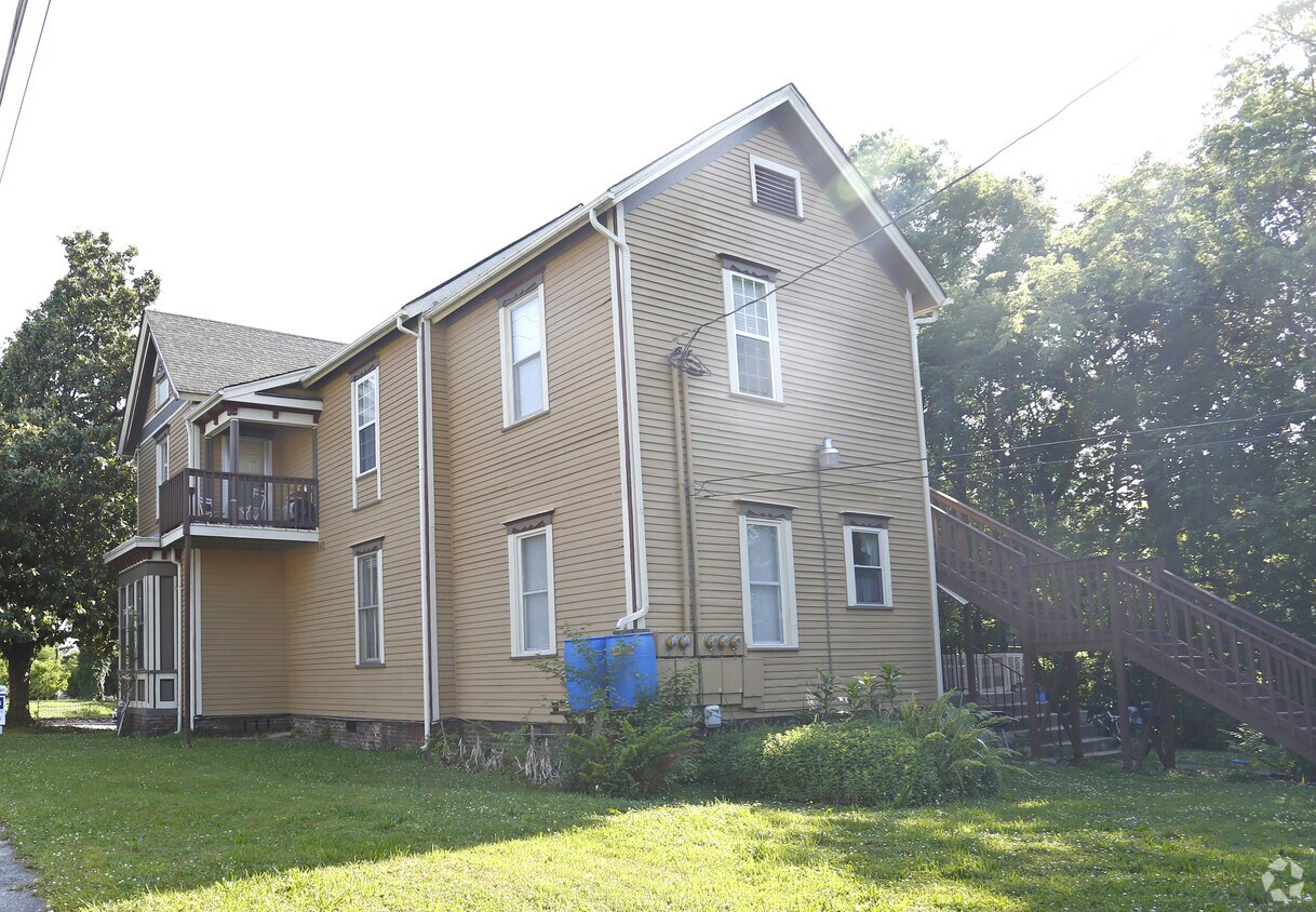 Building Photo - 1020 Oak Ave