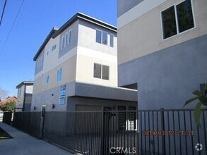 Building Photo - 6220 Tyrone Ave