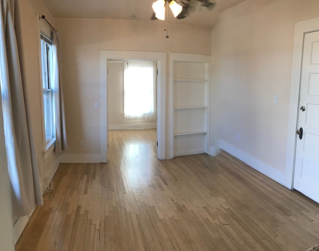Primary Photo - 215 W Washington Ave