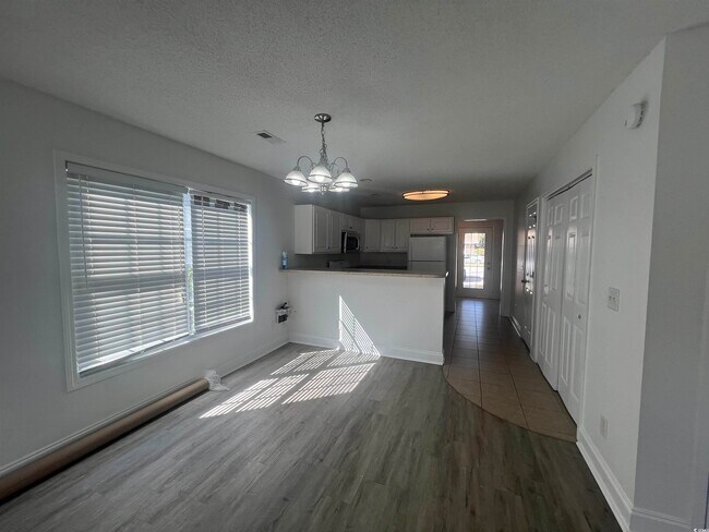 Building Photo - 2803 Hilton Dr
