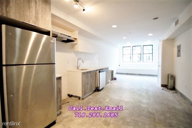 Foto del edificio - 228 Tompkins Ave