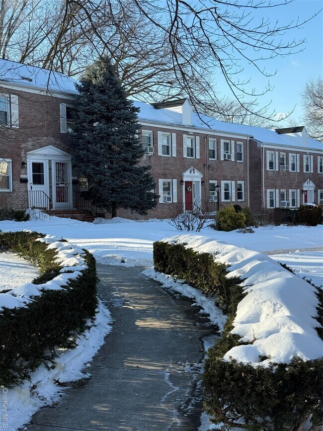 Foto del edificio - 110-51 64th Rd