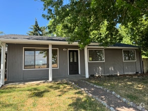 Building Photo - 3397 SE Hathaway Pl