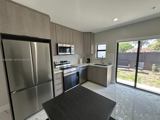 Foto del edificio - 19217 NW 37th Ave