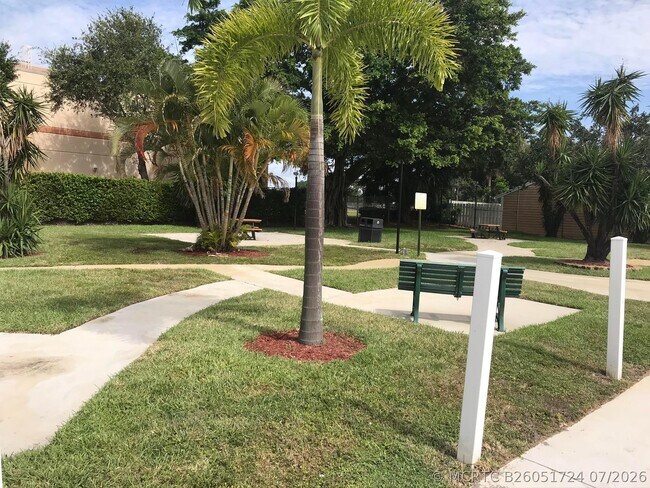 Foto del edificio - 1534 Royal Forest Ct