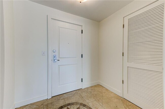 Foto del edificio - 3338 Peachtree Rd NE