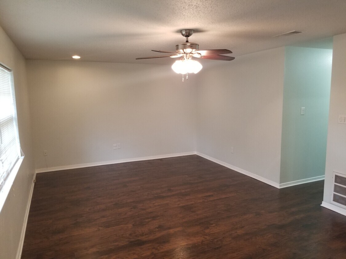 Building Photo - 1536 Natchez Ln