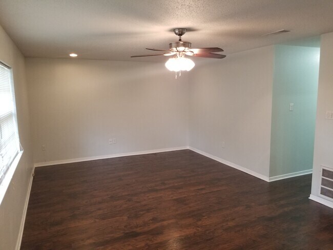 Building Photo - 1536 Natchez Ln