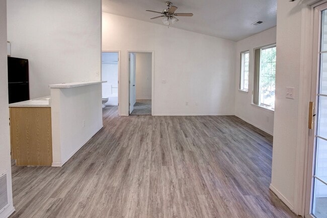 Building Photo - Beautiful 2 bedroom 2 bathroom apartment available in July 2026