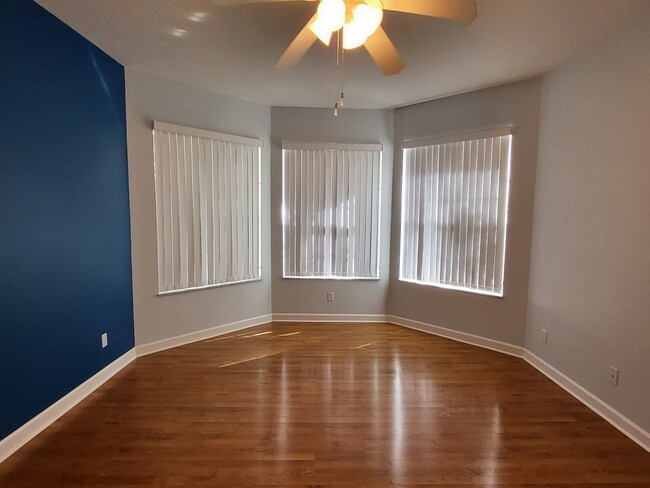 Foto del edificio - 5105 East 1st Square SW