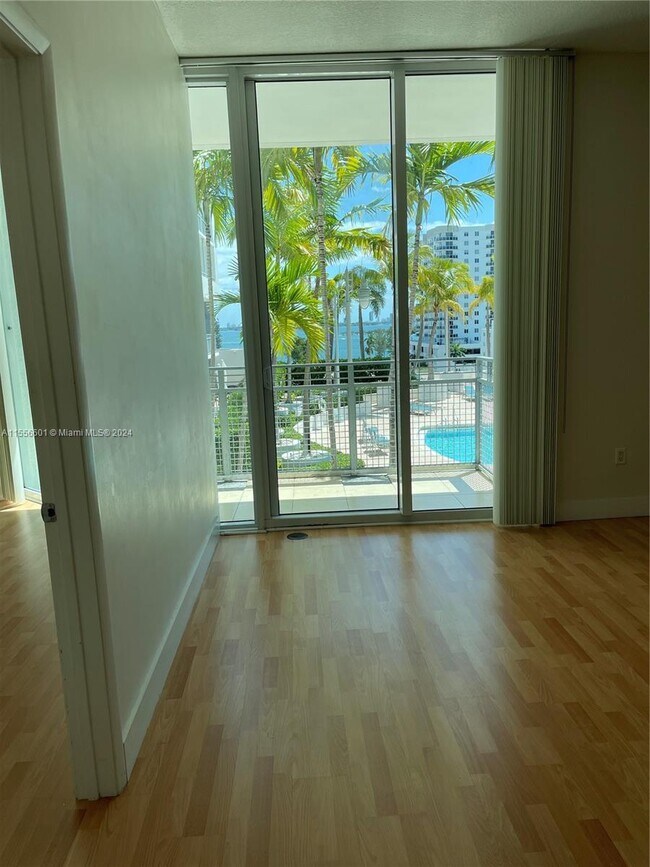 Foto del edificio - 350 NE 24th St