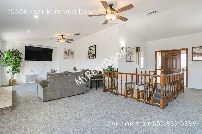 Building Photo - Beautiful Home, Huge Yard, and Amazing Vie...