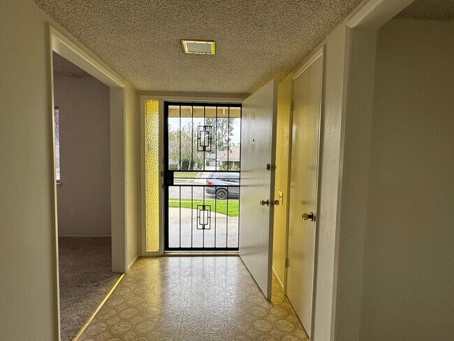 Building Photo - Beatiful Glendora Home in Desireable Area