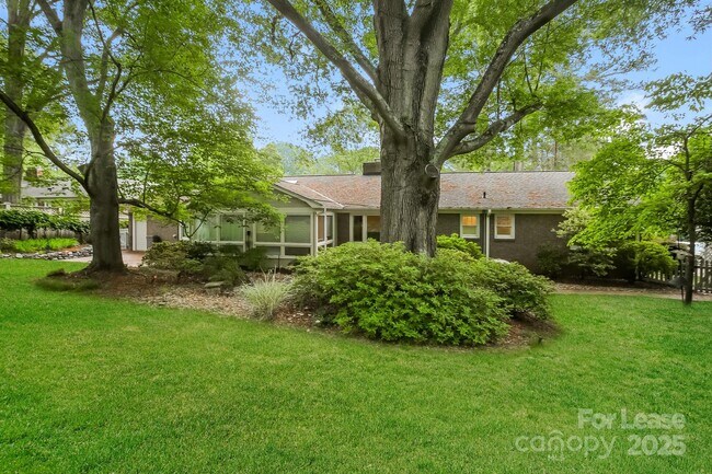 Foto del edificio - 421 Blairmore Dr