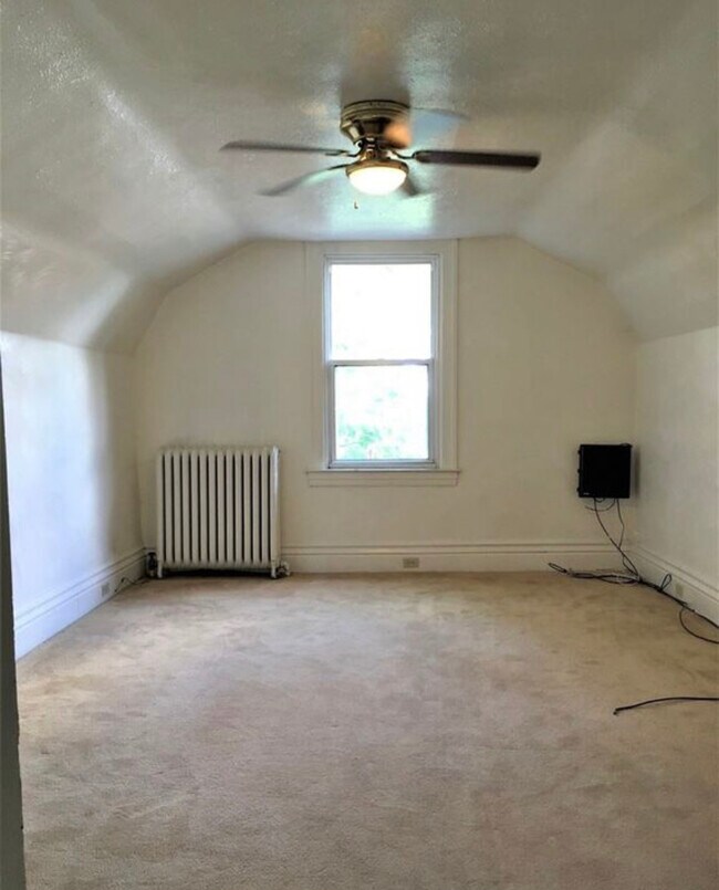Living room - 318 Mueller Ave