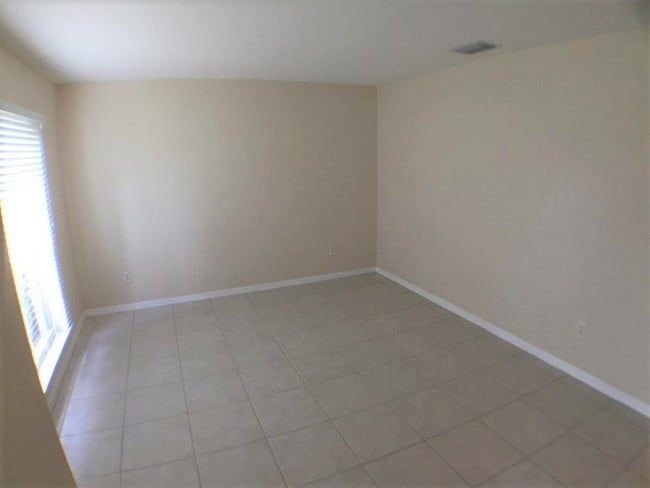 Building Photo - 2942 SW Sandbar St