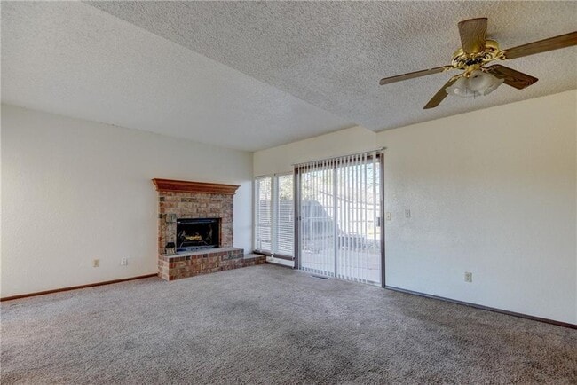 Building Photo - 3 Bedroom/2Bath/2Car Duplex- 2 Car Garage-1.5 from Chilsholm Creek