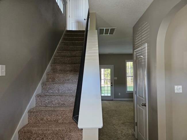 Foto del edificio - Beautiful 3 bedroom, 2.5 bath home with La...