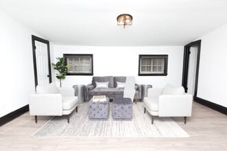 The Lyn at 608 Cathedral Street Photo