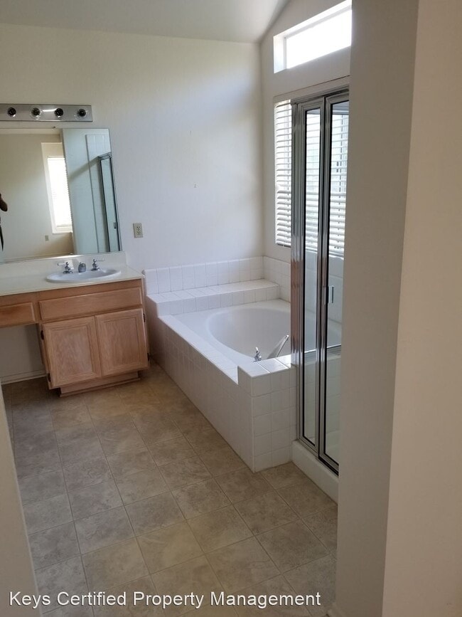 Building Photo - 4 br, 3 bath House - 5418 Camino Playa malaga