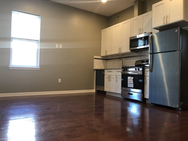 Building Photo - 3 br, 2 bath Triplex - 513 South St #1F