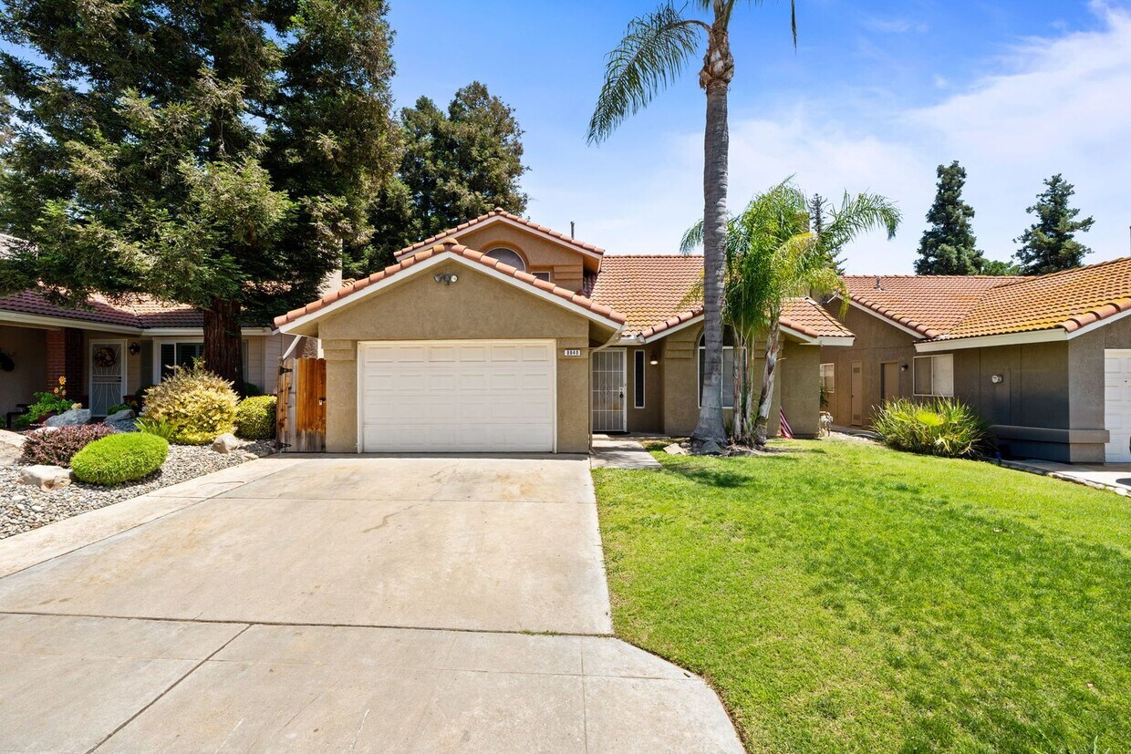 Foto principal - Charming home located in Clovis Unified Sc...