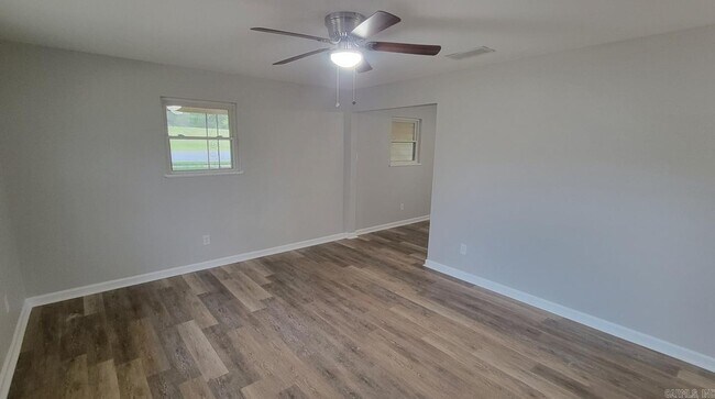 Building Photo - 27 Phyllis Ct