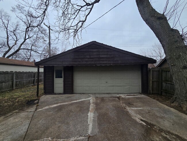 Foto del edificio - 7543 Cadillac Ave