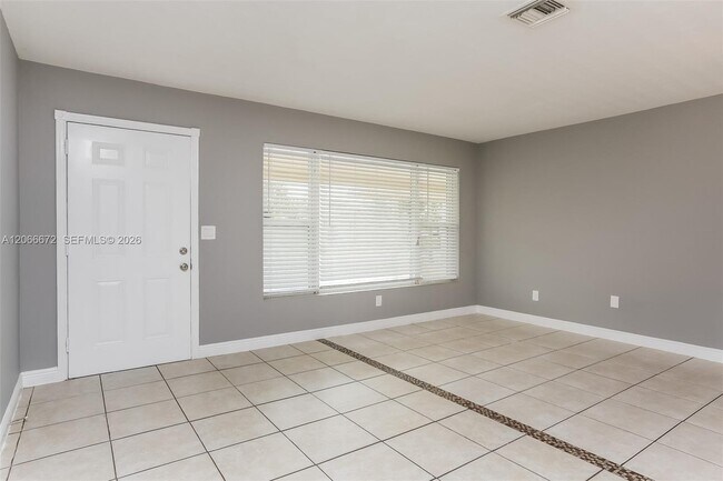 Foto del edificio - 711 NE 30th St