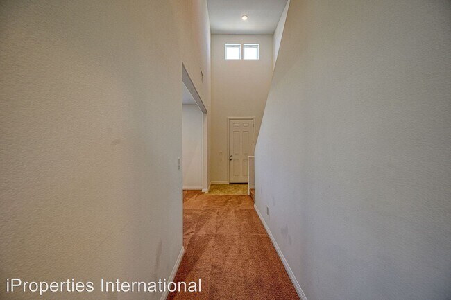 Building Photo - 5 br, 3 bath House - 3877 E Summit Ave