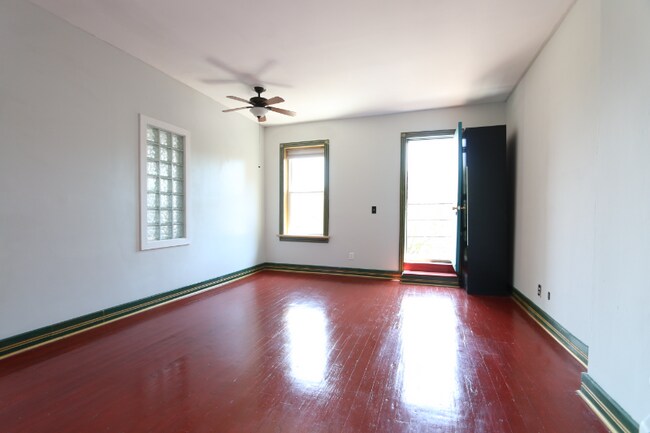 Building Photo - 1827 S Racine Ave