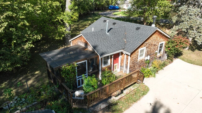 Building Photo - 306 Eubank St