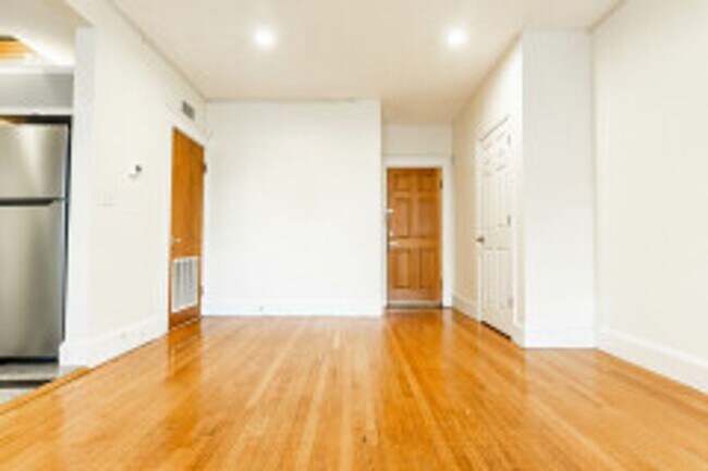 Foto del edificio - Brookline / BU Central Campus 3 Bed/2 Bath...