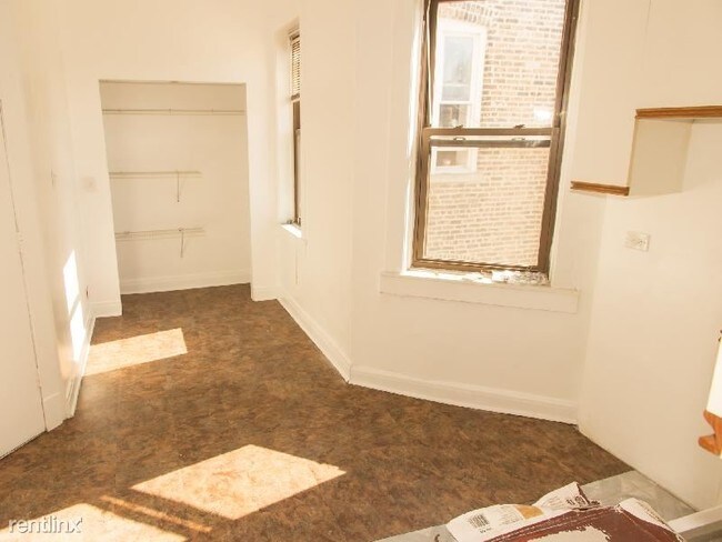 Foto del edificio - 1155 W Webster Ave