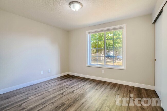 Building Photo - 803 NW 20th Cir